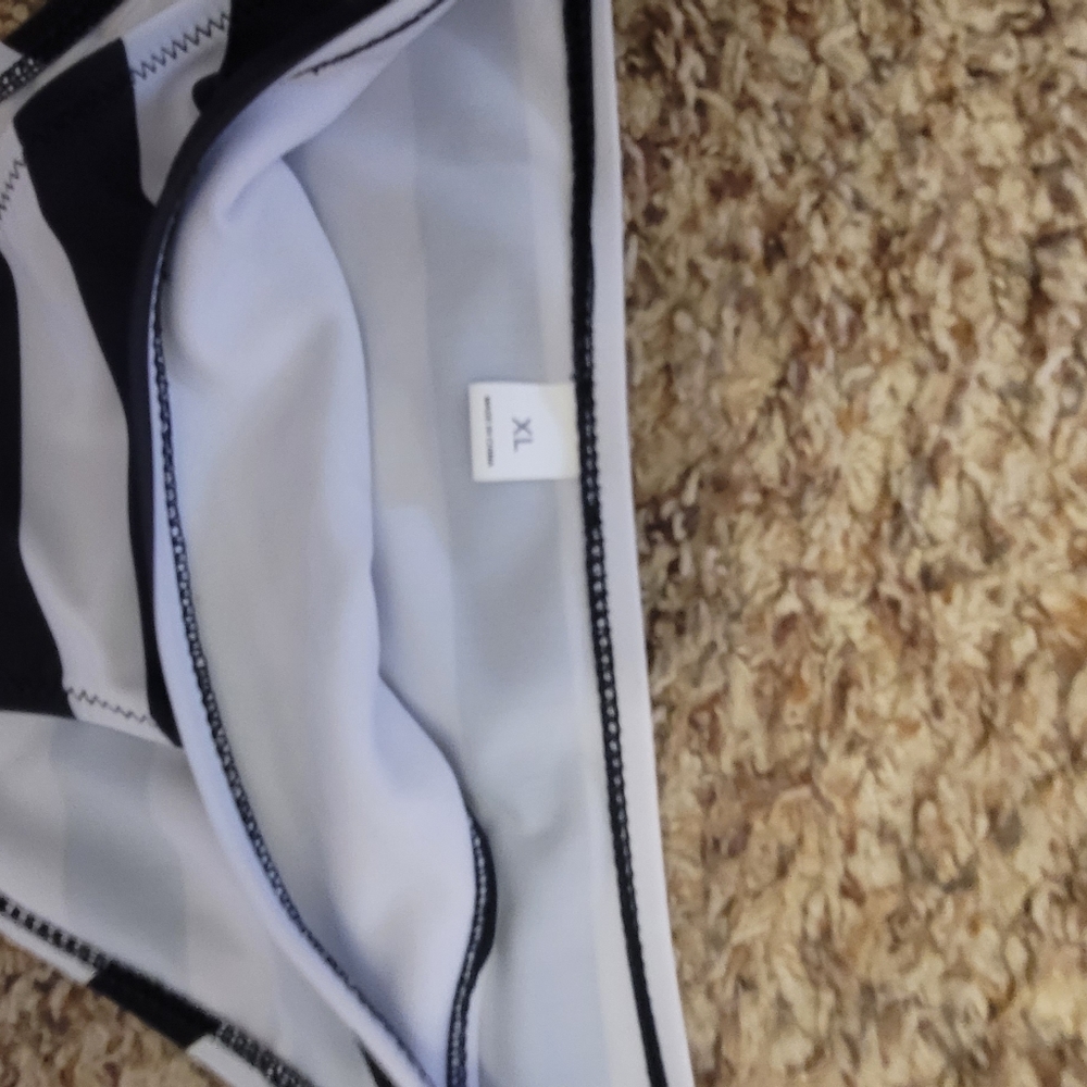 Bathing suit - Picture 2 of 3